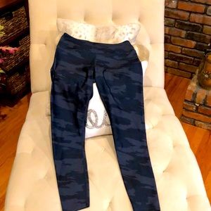Soul by SoulCycle leggings in dark blue camo. Size medium, excellent condition.